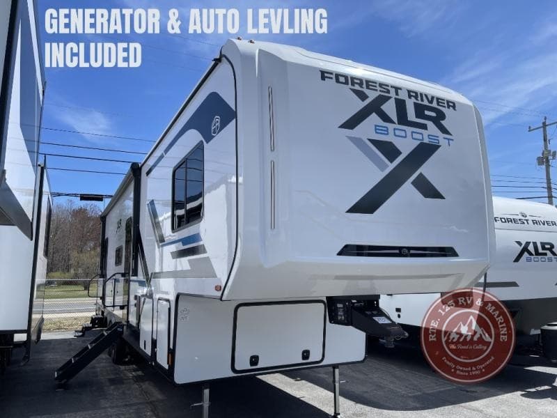 Rte. 125 RV & Marine élargit son inventaire avec les toy haulers Forest River XLR et les remorques de destination CrossRoads Hampton