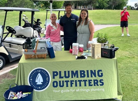 Plumbing Outfitters rejoint la Chambre de commerce de Lake Travis et sponsorise le tournoi de golf annuel