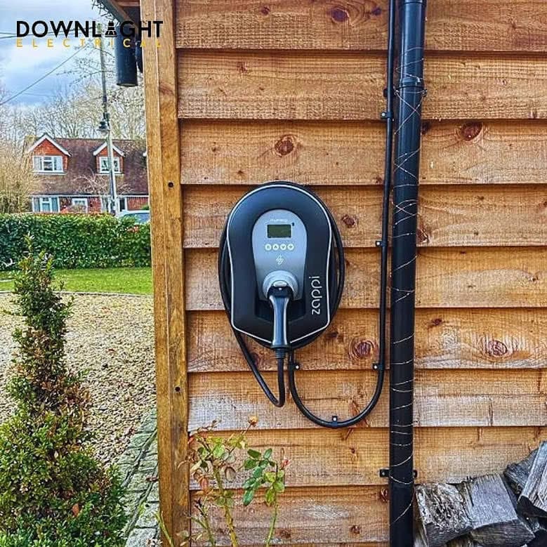 Downlight Electrical Ltd émerge comme leader dans l'installation de bornes de recharge pour véhicules électriques dans le sud de l'Angleterre