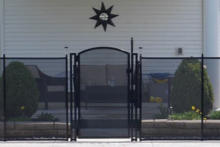 Les experts en sécurité des piscines de l'Oklahoma prônent une protection multicouche allant au-delà de la simple clôture